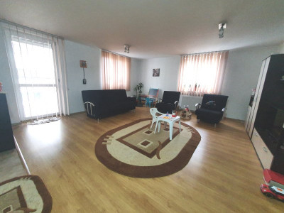 Apartament total decomandat 98 mp utili de vanzare zona Terezian Sibiu