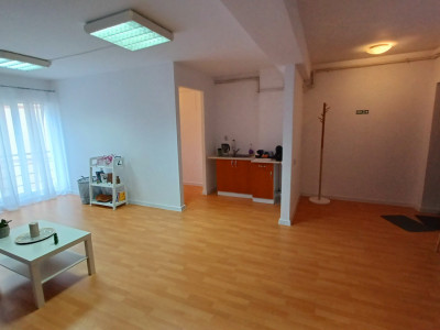 Apartament decomandat cu 2 camere de vanzare etajul 1 in Strand Sibiu