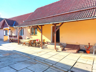 Casa individuala 4 camere curte pavata 885 mp zona buna Cristian Sibiu