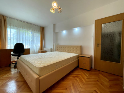 Apartament cu 3 camere si 2 bai de vanzare la etaj 1 Calea Dumbravii