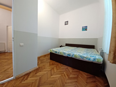 Apartament de inchiriat 3 camere si parcare in Centrul Sibiului