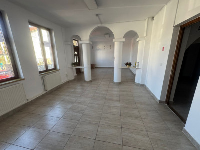 Spatiu comercial la casa 3 camere si curte zona Calea Dumbravii Sibiu