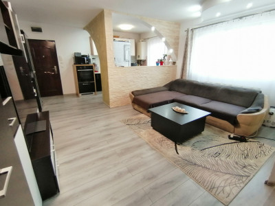 Apartament decomandat de vanzare 75 utili 3 camere 2 bai Mihai Viteazu