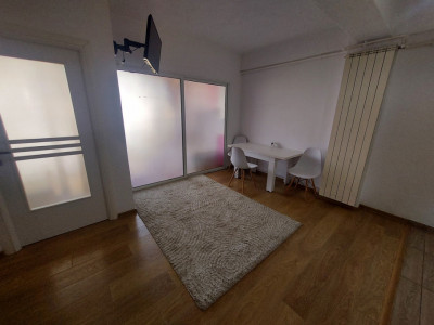 Apartament de vanzare 45 mpu 2 camere decomandate zona Doamna Stanca