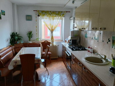 Apartament 4 camere 78mp utili mobilat utilat pivnita Aleea Parc Sebes