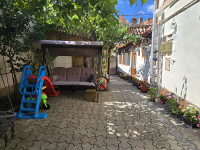 Apartament la casa de vanzare curte comuna Orasul de Jos Sibiu