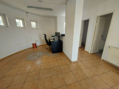 Spatiu de birouri de inchiriat parter 70 mp curte privata Piata Cluj