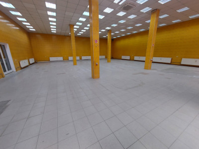 Spatiu comercial de inchiriat 300 mpu parter curte clima zona Terezian