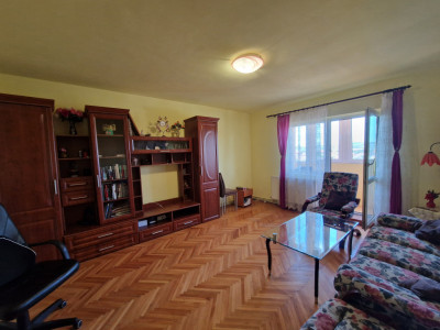 Apartament decomandat 3 camere 2 bai 76 mp utili bloc cu lift Terezian