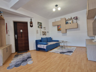 Apartament 3 camere cu 2 balcoane garaj parcare si curte Turnisor