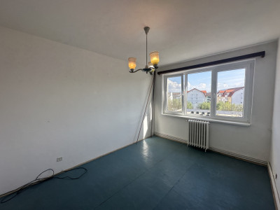 Apartament decomandat 65 mpu 3 camere pivnita balcon Siretului