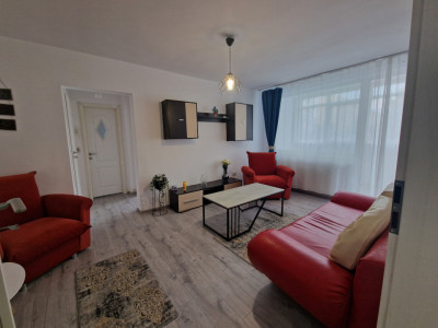 Apartament cu 2 camere mobilat cu vedere spre Bulevardul Mihai Viteazu