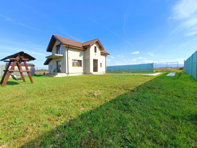 Casa cu 3 camere 2 bai - teren 472 mp de vanzare in zona Arhitectilor