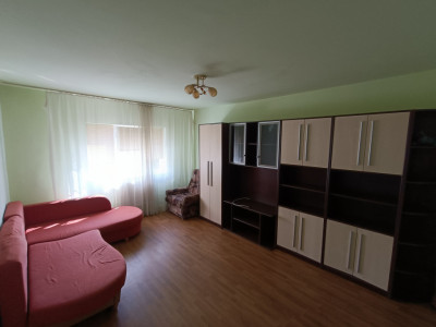 Apartament decomandat 3 camere 70 mpu mobilat etaj 3 Cetate Alba Iulia