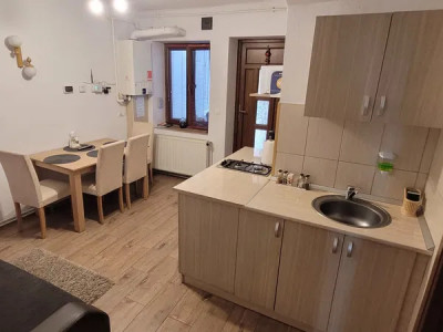 Apartament ultracentral de inchiriat, complet mobilat si utilat