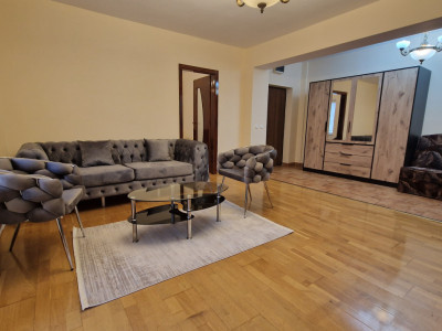 Apartament de închiriat 4 camere 2 bai parcare Strand Sibiu