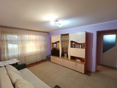 Apartament 3 camere 1 baie 70 mp utili utilat balcon 4 mp Sebes