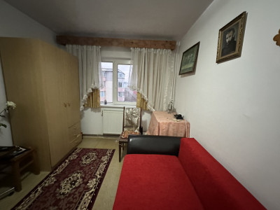 Apartament 2 camere 50 mpu 2 balcone beci etaj 3 Zona Castanului