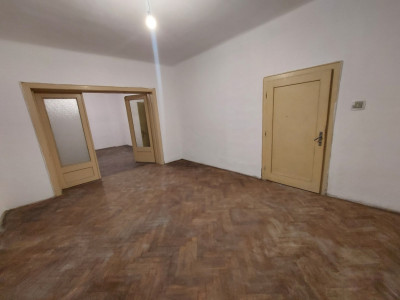 Apartament de vanzare 3 camere decomandate 78 mpu pivnita Trei Stejari