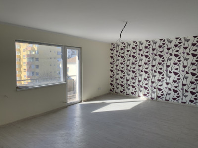 Apartament decomandat 3 camere 77 mpu 2 bai balcon zona Mihai Viteazu