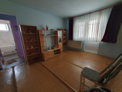 Apartament 3 camere semidecomandat etaj 1 zona Tudor Vladimirescu 