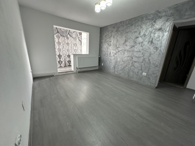 Apartament de vanzare recent renovat 2 camere beci de depozitare