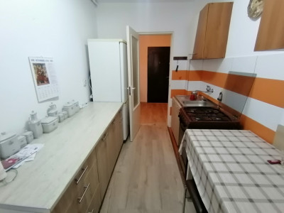 Apartament decomandat 48 mpu etaj 1 balcon pivnita Siretului Sibiu