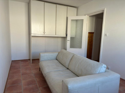 Apartament semidecomandat cu 2 camere zona garii etaj intermediar