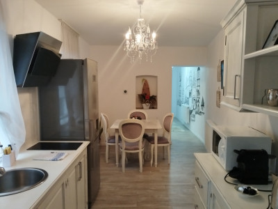 Apartament 3 camere 95 mpu 2 bai etaj 1 zona Orasul de Jos Sibiu