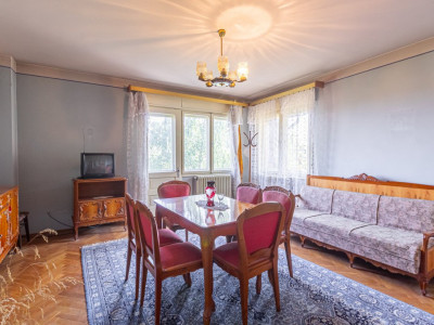 Apartament in casă, garaj, curte și priveliște spectaculoasă