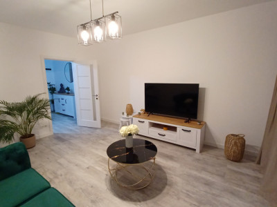 Apartament modern mobilat si utilat etaj intermediar bloc cu lift