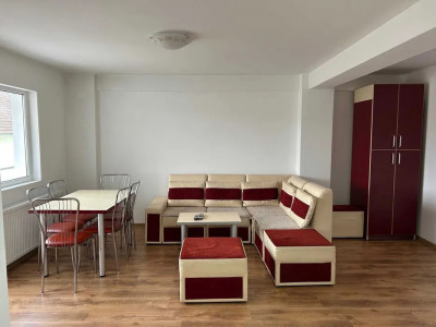 Apartament mobilat utilat 3 camere si balcon zona Mihai Viteazul