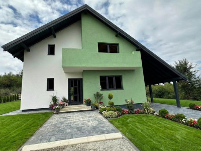 Casa  de vanzare  individuala 5 camere curte 500 mpu 127 mpu Selimbar