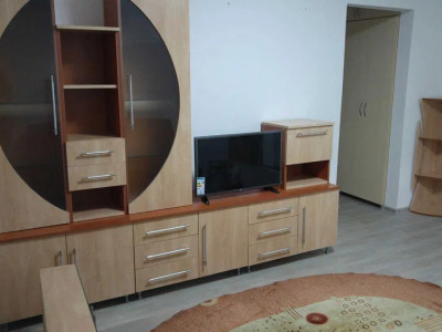 Apartament cu 3 camere de inchiriat in zona Mihai Viteazul