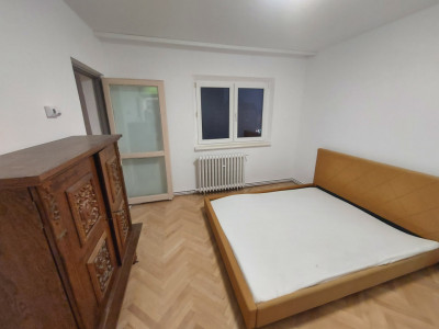 Apartament decomandat de vanzare la etaj intermediar Scoala de Inot