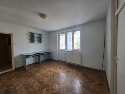 Apartament 2 camere de vanzare nedecomandat 37 mp zona Mihai Viteazu