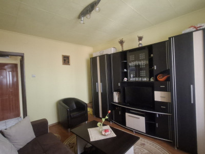 Apartament 3 camere de vanzare decomandat 50 mp zona Vasile Aaron