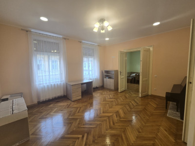 Spatiu pentru birouri 77mpu etaj 1 loc de parcare in Centrul Istoric