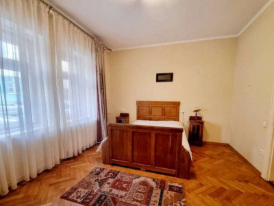 Apartament de vanzare 2 camere 2 bai 2 pivnite Centrul Istoric Sibiu