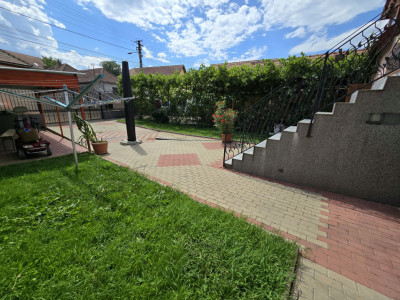 Casa individuala de vanzare teren 457 mp garaj Trei Stejari Sibiu