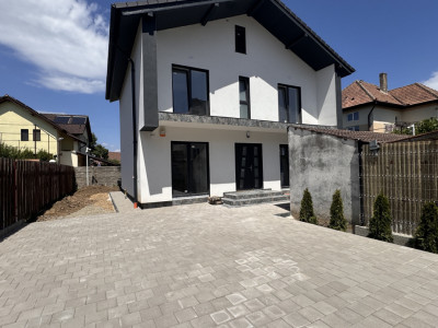 Casa spatioasa cu 4 camere si 3 bai de vanzare 254mp Turnisor 