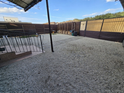 Casa de vanzare cu 6 camere 2 parcari curte libera 200 mp in Selimbar