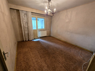 Apartament decomandat 4 camere 4 balcoane 2 bai etaj 1 Central Sibiu