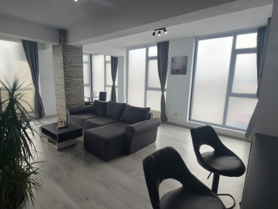 Apartament cu 2 camere de vanzare la etaj 5 cu lift Doamna Stanca