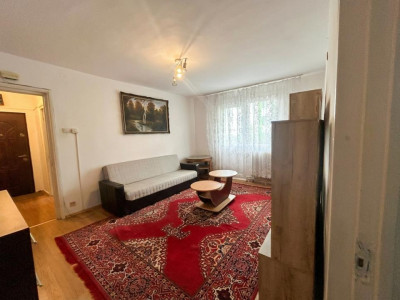 Apartament 60 mpu 3 camere cu balcon si pivnita in zona Mihai Viteazu