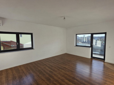 Apartament nou decomandat cu 3 camere de vanzare in Sebes