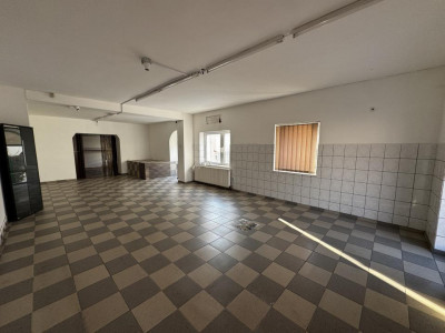 Spatiu comercial cu 2 camere 70 mpu vedere la strada Cristian Sibiu