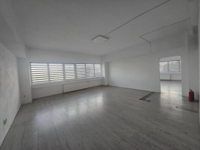Spatiu birouri 110mp renovat etaj intermediar cu lift zona Broscarie
