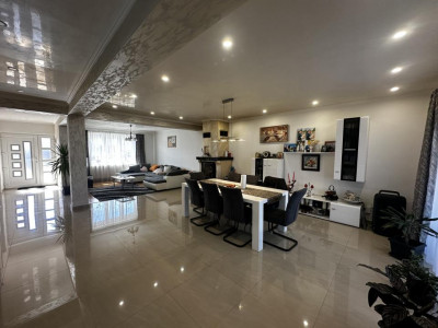 Casa individuala de vanzare 233 mpu si teren de 1000 mp in Selimbar