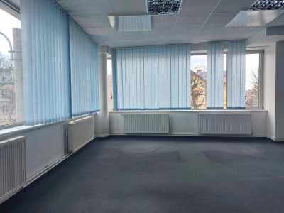 Spatiu de birouri 275 mp 3 camere etaj 1 autorizat ISU Sibiu